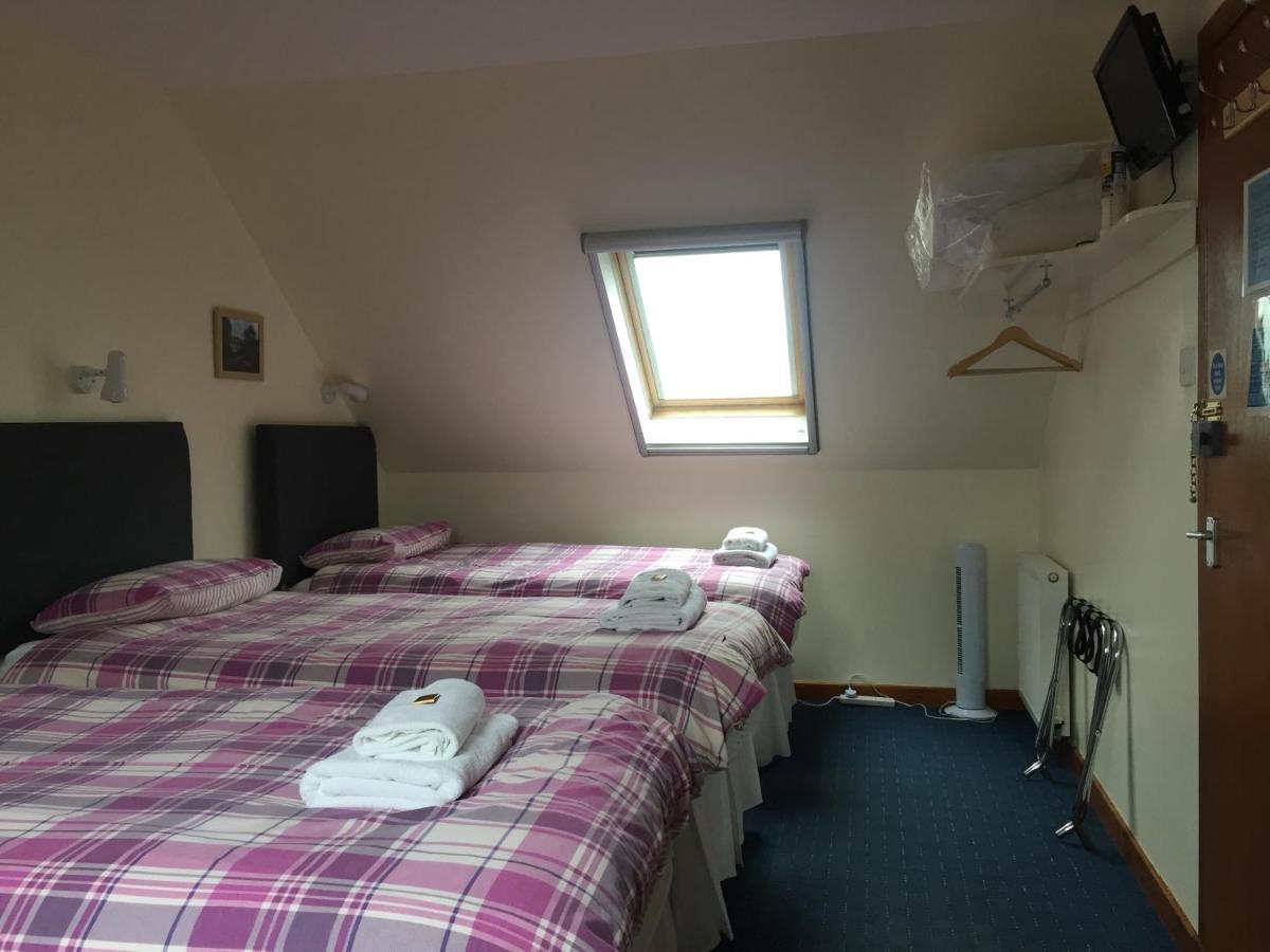 Отель Corran Bunkhouse Экстерьер фото A room at the hotel