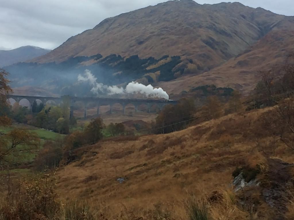 Отель Corran Bunkhouse Экстерьер фото The Jacobite on the West Highland Line