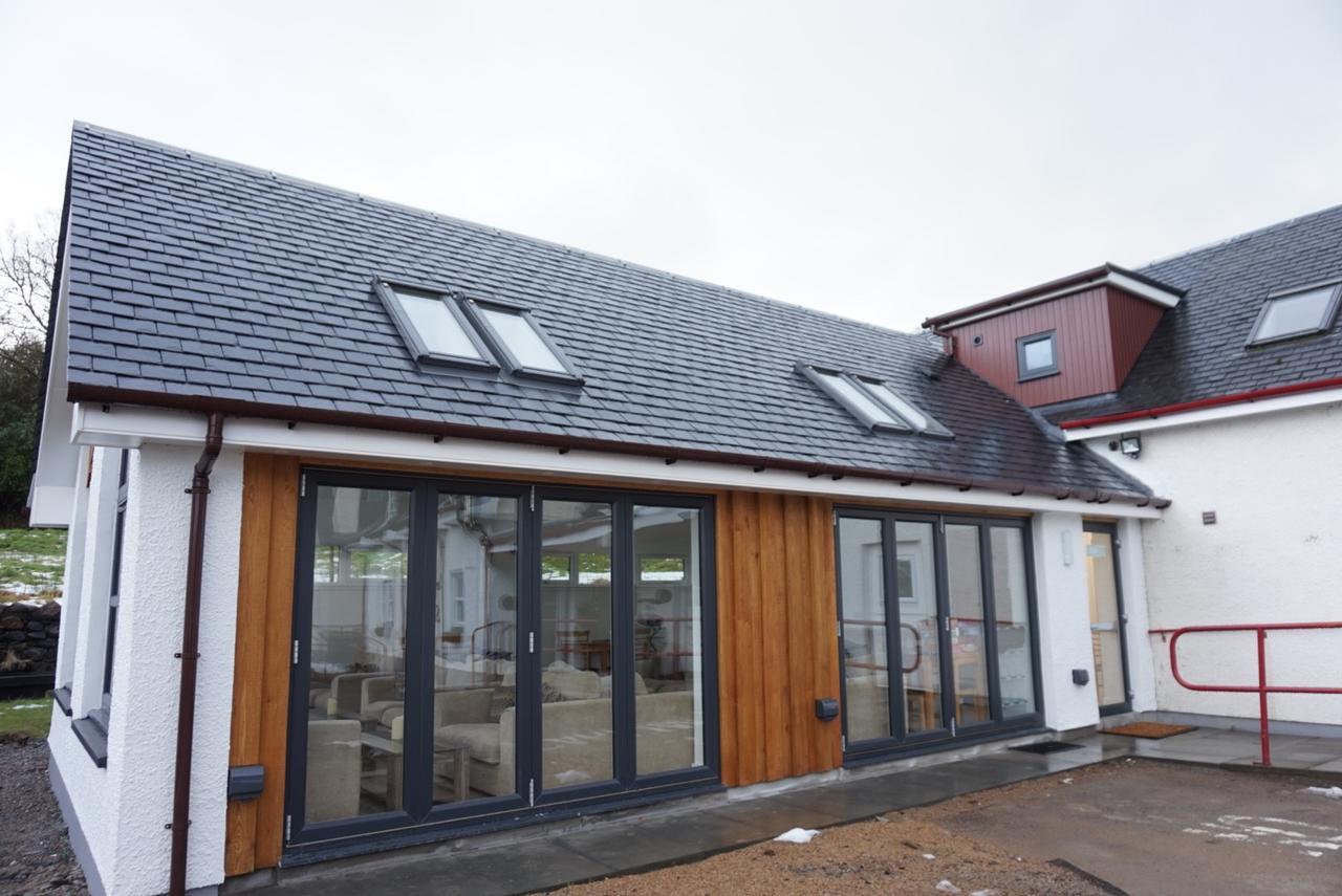 Отель Corran Bunkhouse Экстерьер фото The new extension at the rear of the school