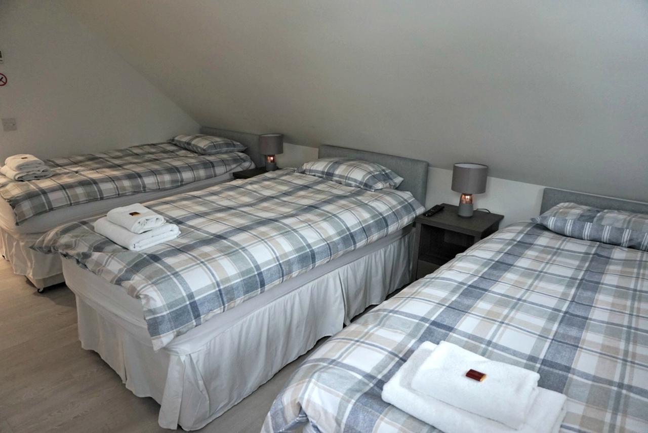 Отель Corran Bunkhouse Экстерьер фото A room at the hotel