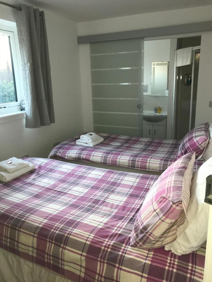 Отель Corran Bunkhouse Экстерьер фото A room at the station